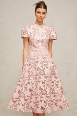 Vestido Elegante Bordado Floral, Renda Vazada e Corte em A