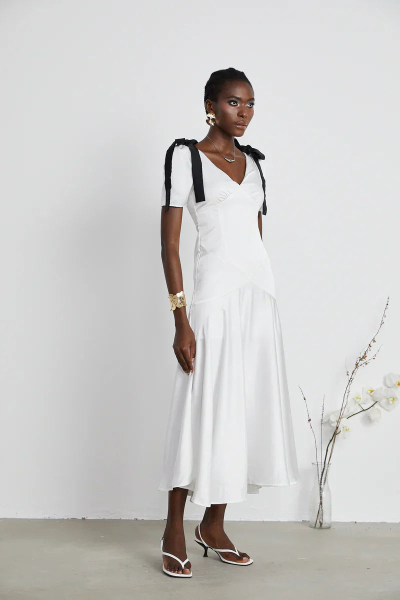 Vestido Longo Elegante  Laços e Decote em V