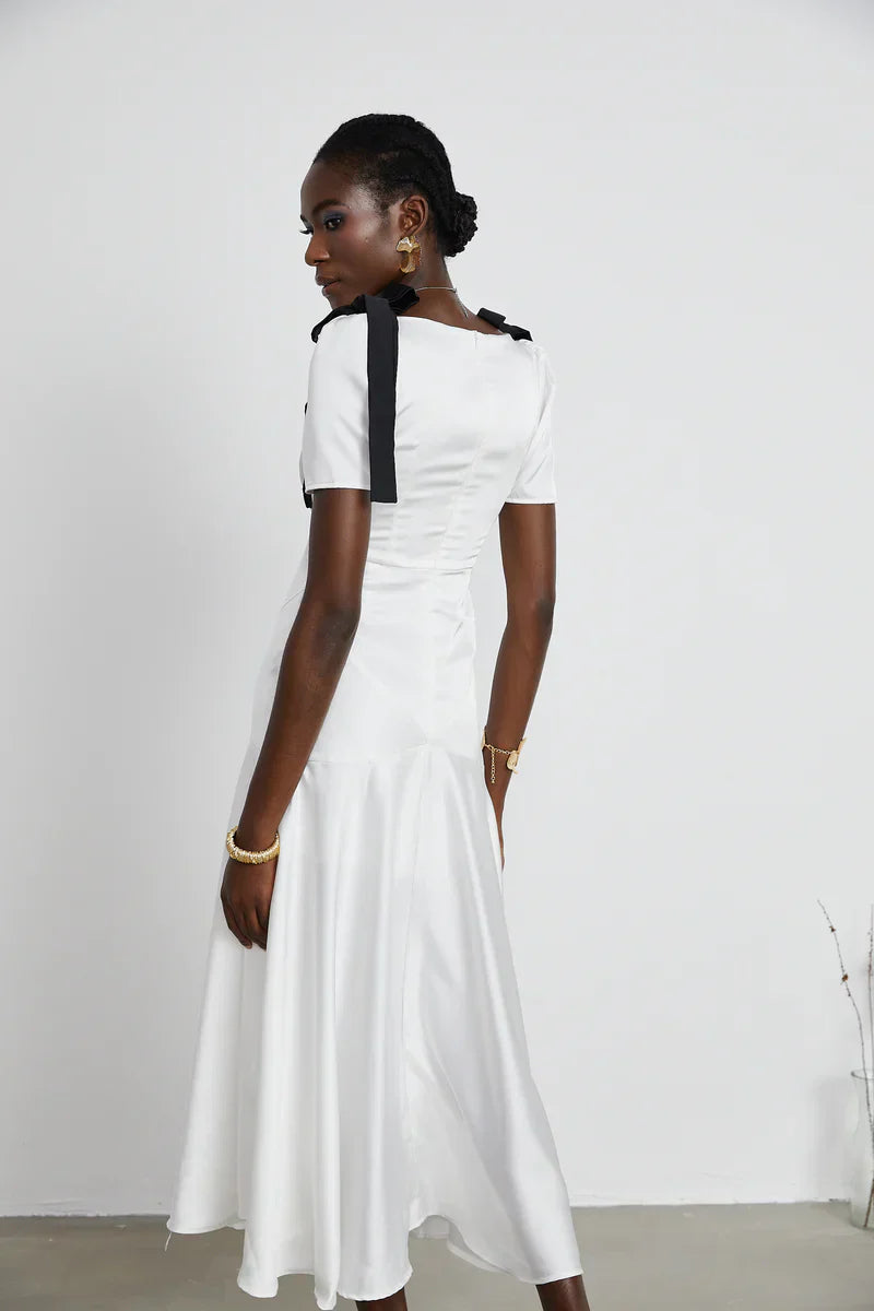 Vestido Longo Elegante  Laços e Decote em V