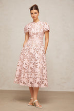 Vestido Elegante Bordado Floral, Renda Vazada e Corte em A