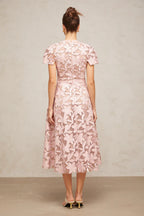 Vestido Elegante Bordado Floral, Renda Vazada e Corte em A