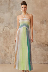 Vestido Contraste de Cores e Silhueta Alongada