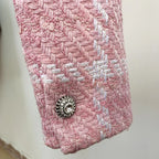 Blazer Curto de Tweed Rosa — Elegância que se destaca sem esforço