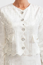 Conjunto de Veludo Branco com Botões Prateados