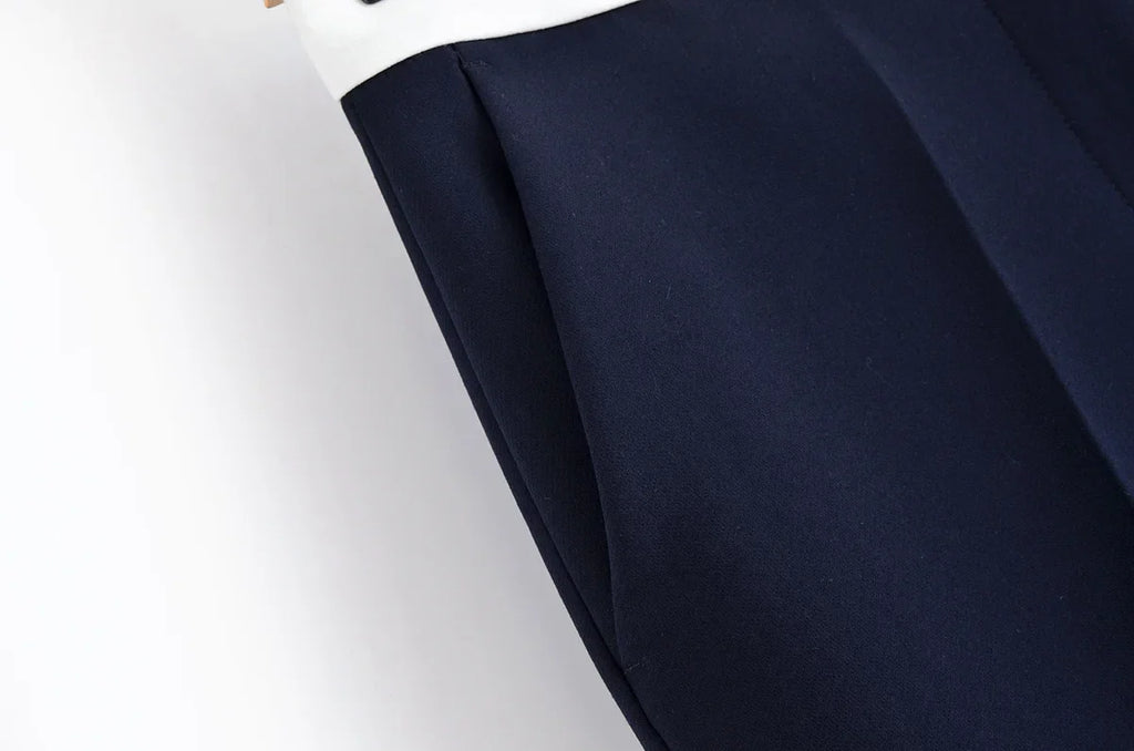 Conjunto Feminino Versátil – Blusa Básica com Recortes e Calça Reta Cintura Alta
