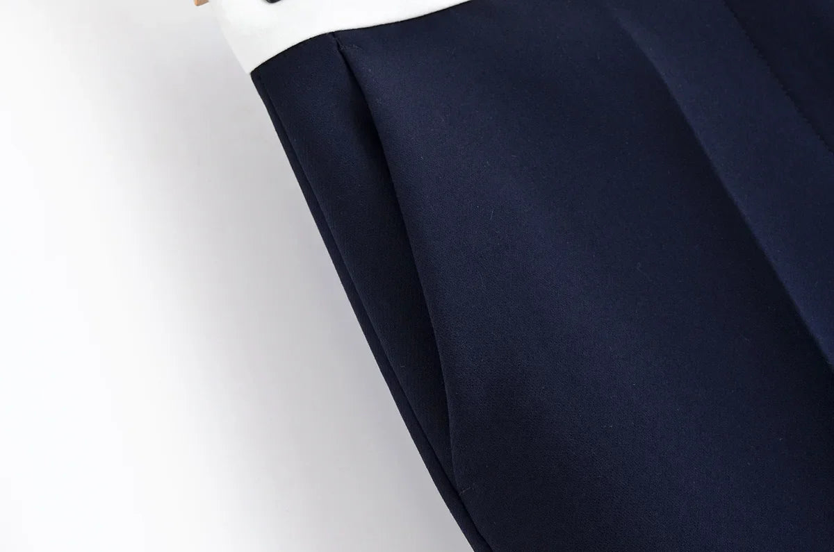 Conjunto Feminino Versátil – Blusa Básica com Recortes e Calça Reta Cintura Alta