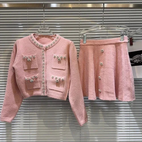 Conjunto Cardigã Curto e Saia Evasê com Bordados Artesanais e Pérolas