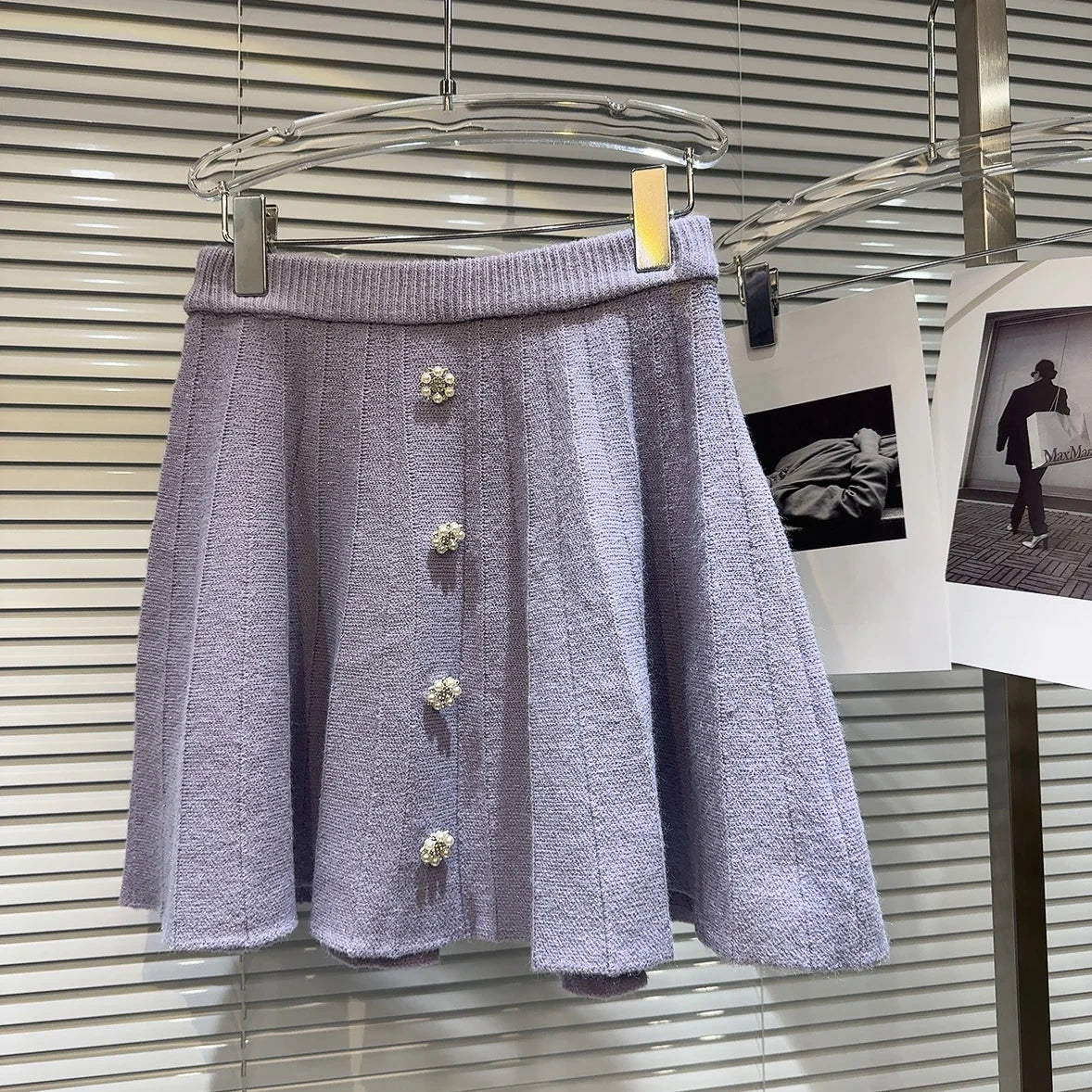 Conjunto Cardigã Curto e Saia Evasê com Bordados Artesanais e Pérolas
