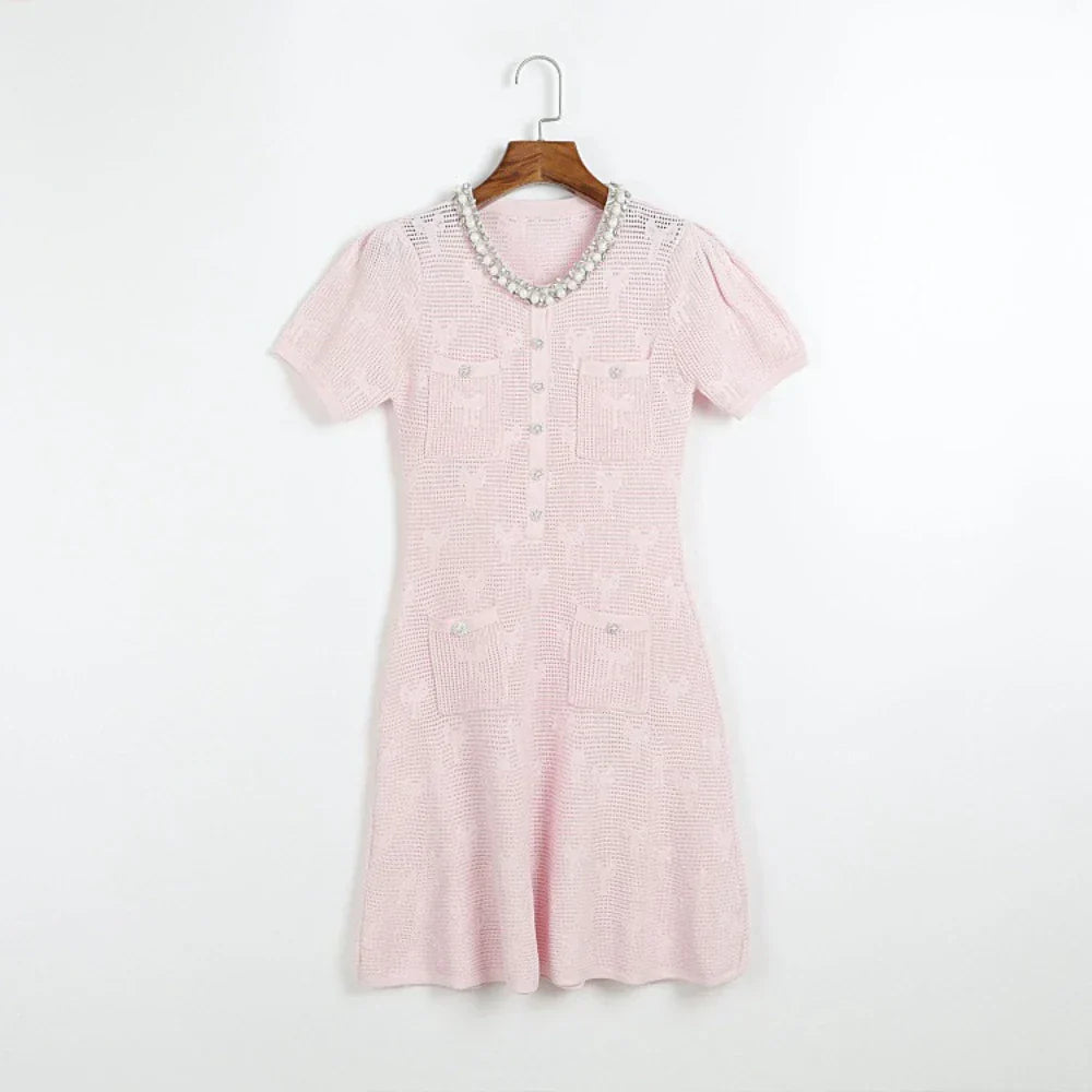 Vestido de Duas Peças em Tricô Vazado com Detalhes em Cristais e Pérolas