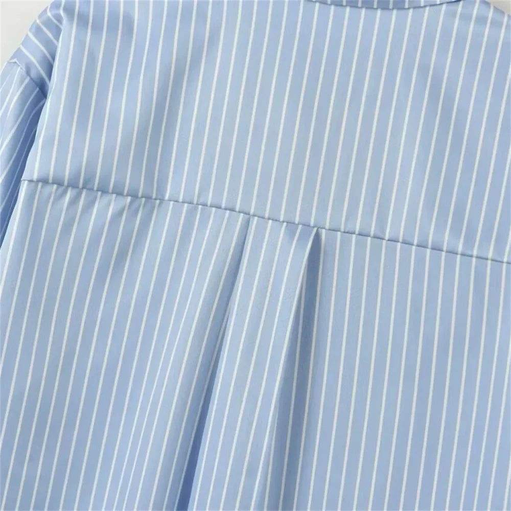 Camisa Listrada  Detalhe Bordado – Design Retrô e Elegância Atemporal