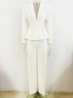 Conjunto de Alfaiataria Exclusivo – Blazer com Recortes e Calça com Fenda
