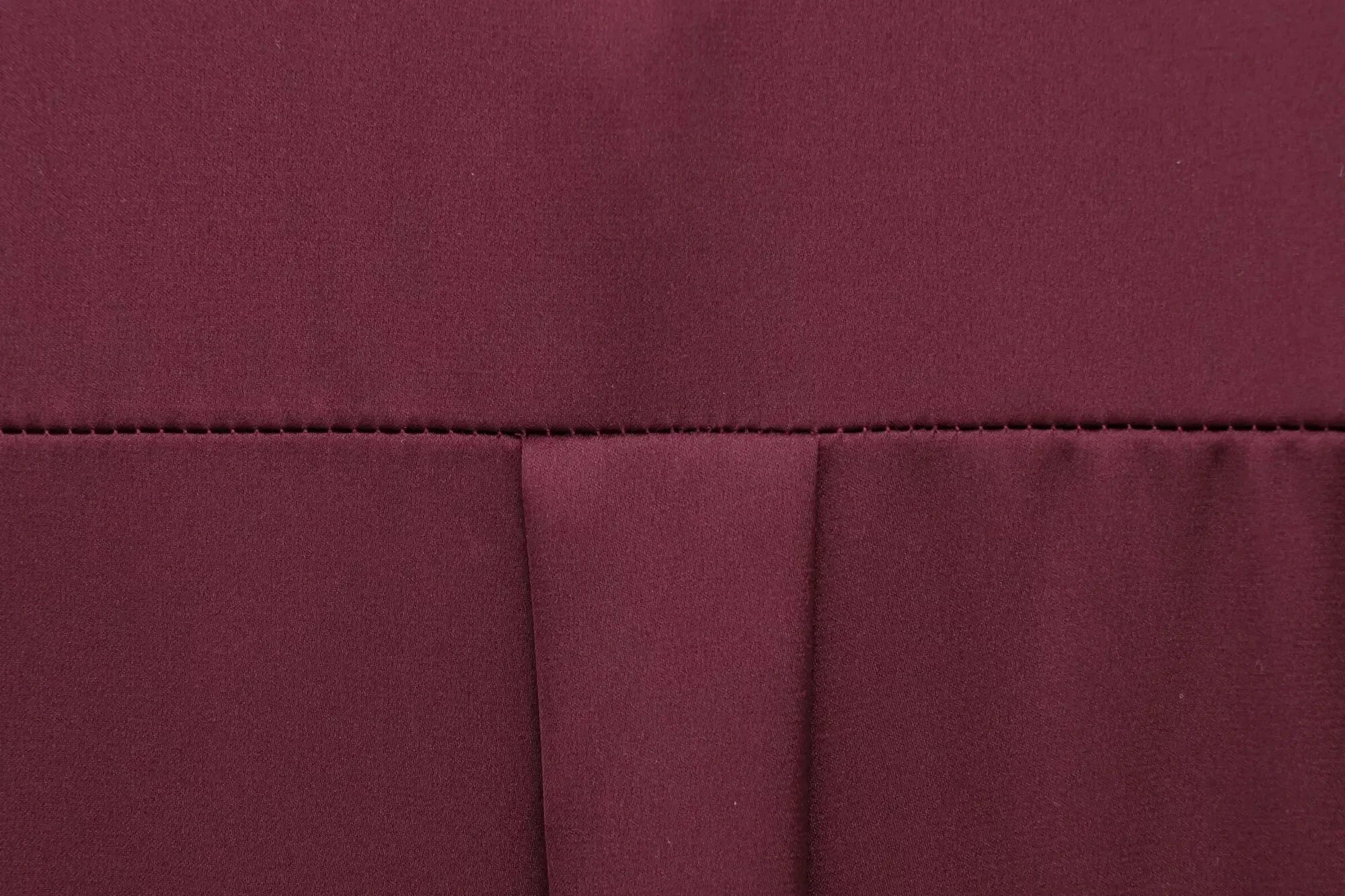 Camisa Vinho com Botões Dourados