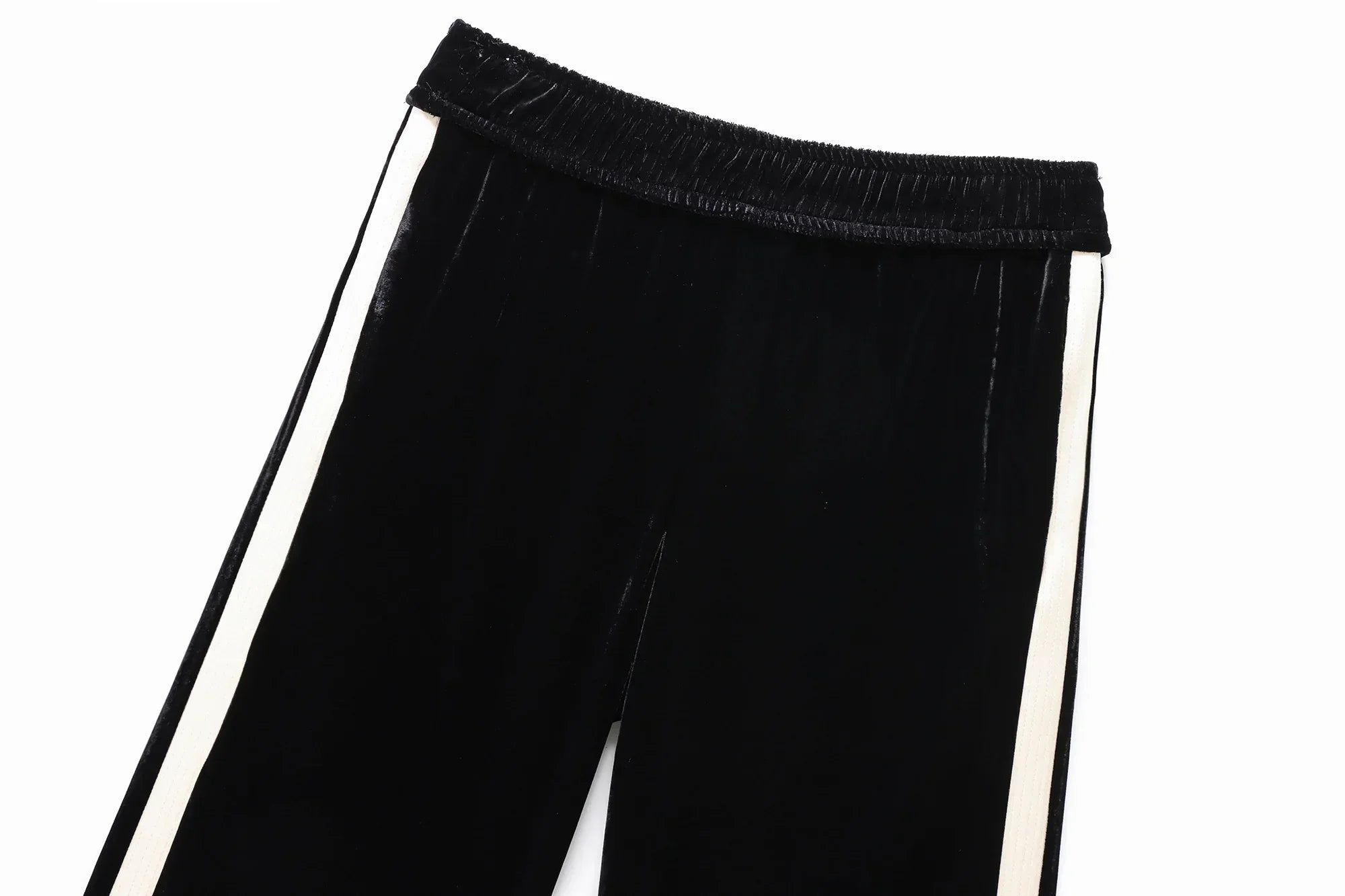 Conjunto em Veludo com Camisa de Manga Longa e Calça – Design Elegante com Detalhes Laterais