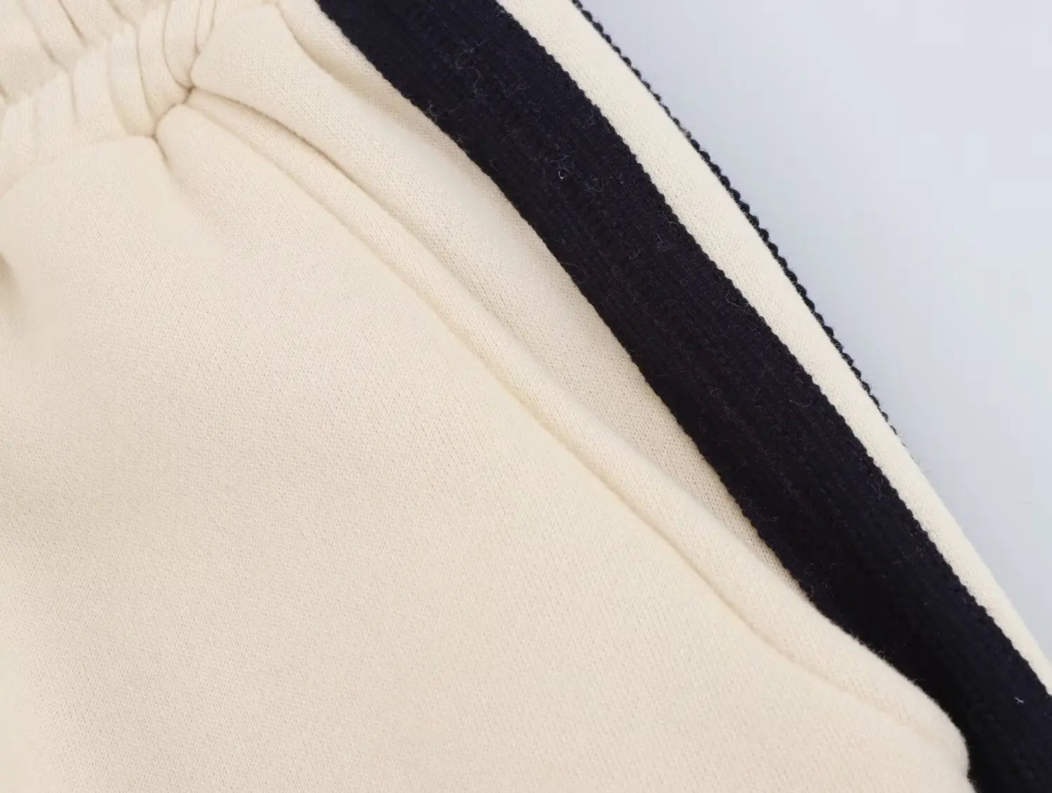 Conjunto Jogger Feminino Forrado em Lã – Bordado, Ajuste Solto e Design Térmico