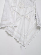 Top Elegante de Amarração com Bordado e Recorte Halter