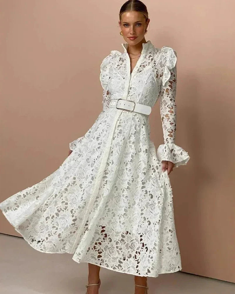 Vestido com Renda e Decote em V – Elegância Clássica com Cintura Império