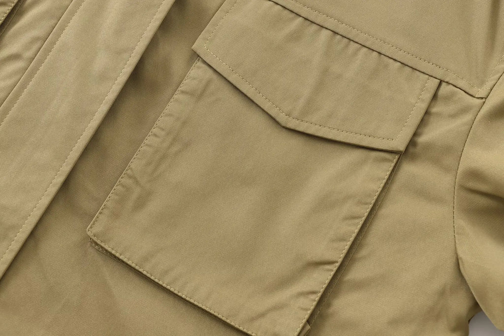 Conjunto Feminino Elegante com Casaco de Bolsos e Calça de Alfaiataria