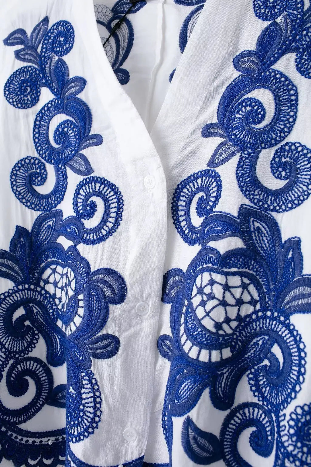 Conjunto Elegante – Camisa Bordada E Saia Plissada