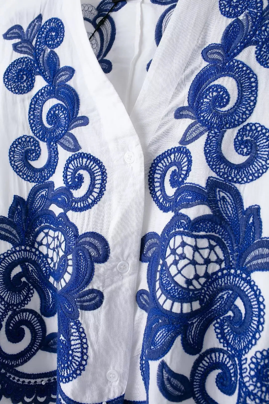 Conjunto Elegante – Camisa Bordada E Saia Plissada