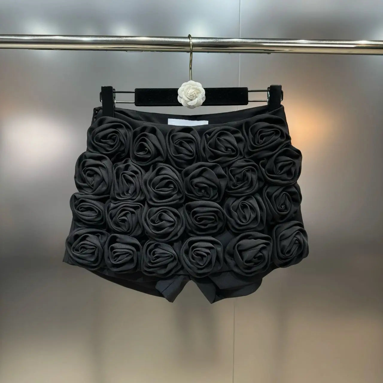 Saia Com Aplicação em rosas bordadas - Alfaiataria