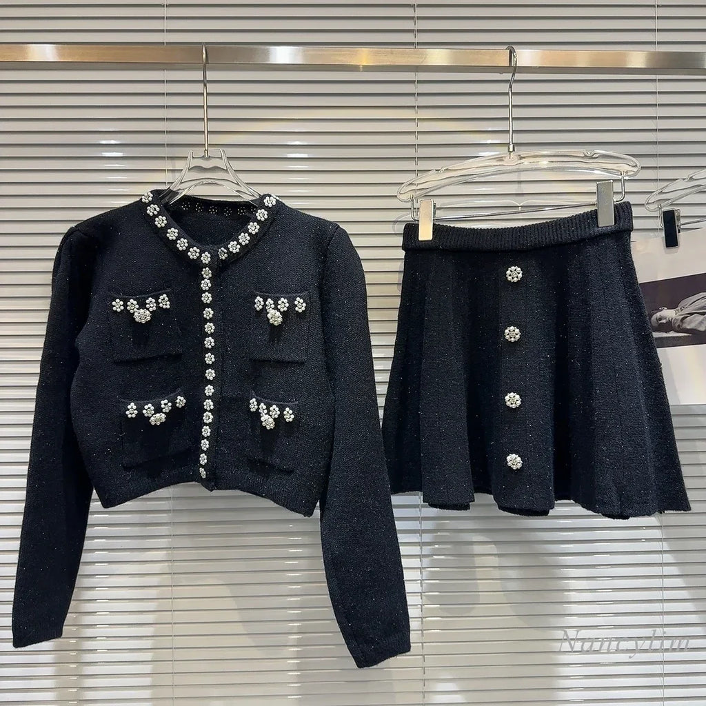 Conjunto Cardigã Curto e Saia Evasê com Bordados Artesanais e Pérolas