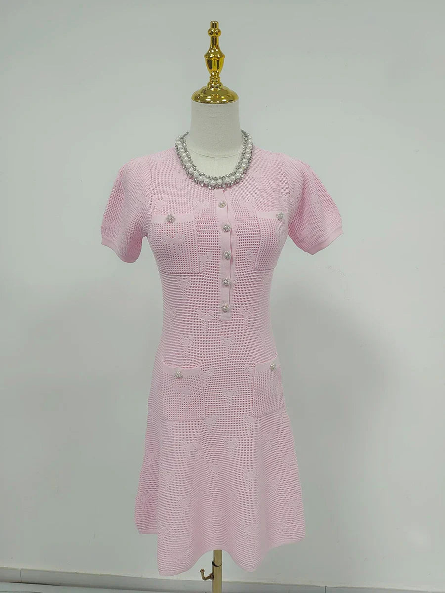 Vestido de Duas Peças em Tricô Vazado com Detalhes em Cristais e Pérolas