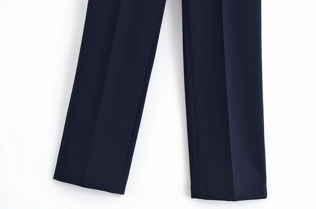 Conjunto Feminino Versátil – Blusa Básica com Recortes e Calça Reta Cintura Alta