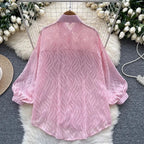 Camisa com Gola Alta, Bordados e Paetês – Elegância com Toque Brilhante