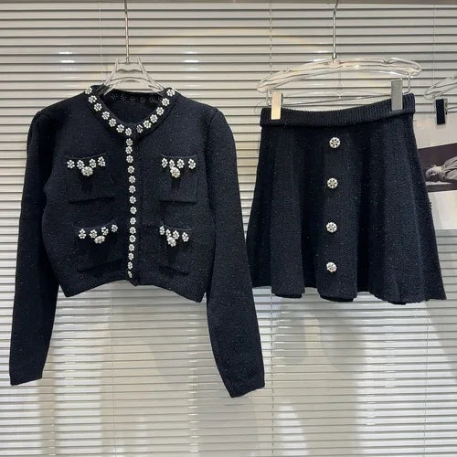 Conjunto Cardigã Curto e Saia Evasê com Bordados Artesanais e Pérolas
