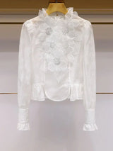 Camisa Branca com Gola Alta e Aplicações de Pérolas – Sofisticação e Charme
