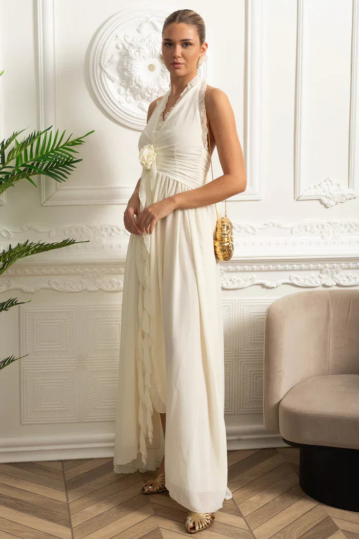 Vestido Longo – Elegante com Gola Halter, Decote com Babados, Cintura Franzida e Detalhe Floral