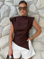 Regata Elegante com Ombreiras e Gola Redonda – Look Sofisticado