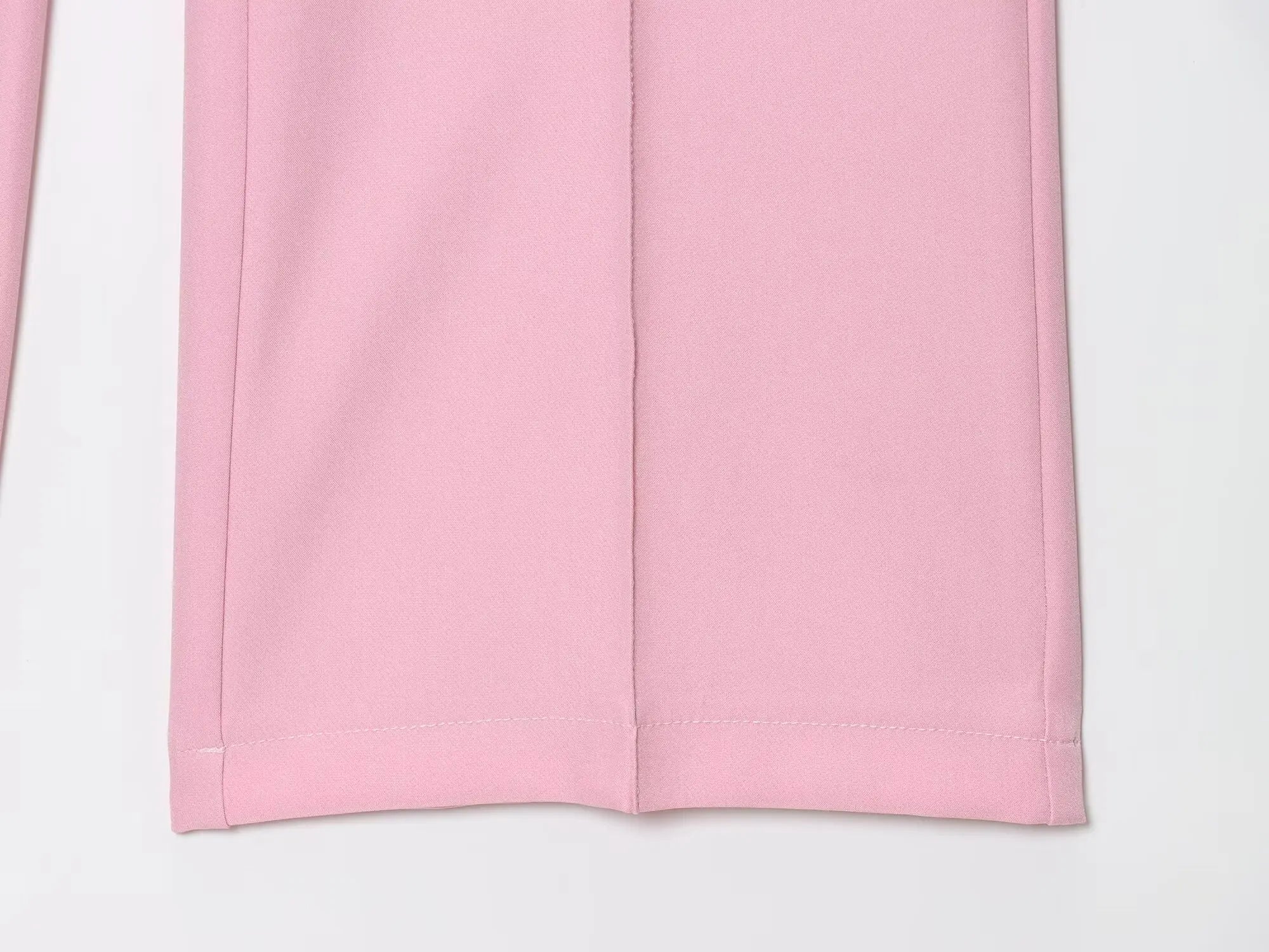 Colete Sem Mangas com Saia Curta ou Calça Flare, Estilo Moderno e Minimalista
