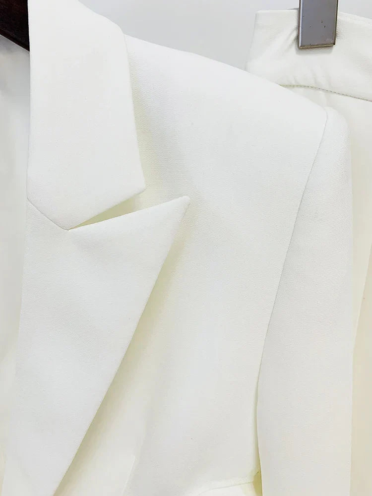 Conjunto de Alfaiataria Exclusivo – Blazer com Recortes e Calça com Fenda