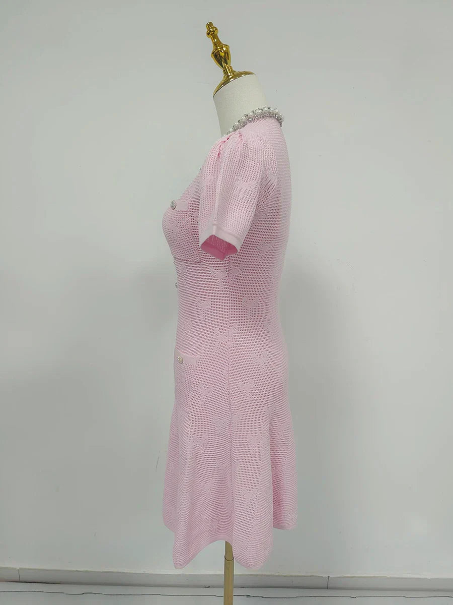 Vestido de Duas Peças em Tricô Vazado com Detalhes em Cristais e Pérolas