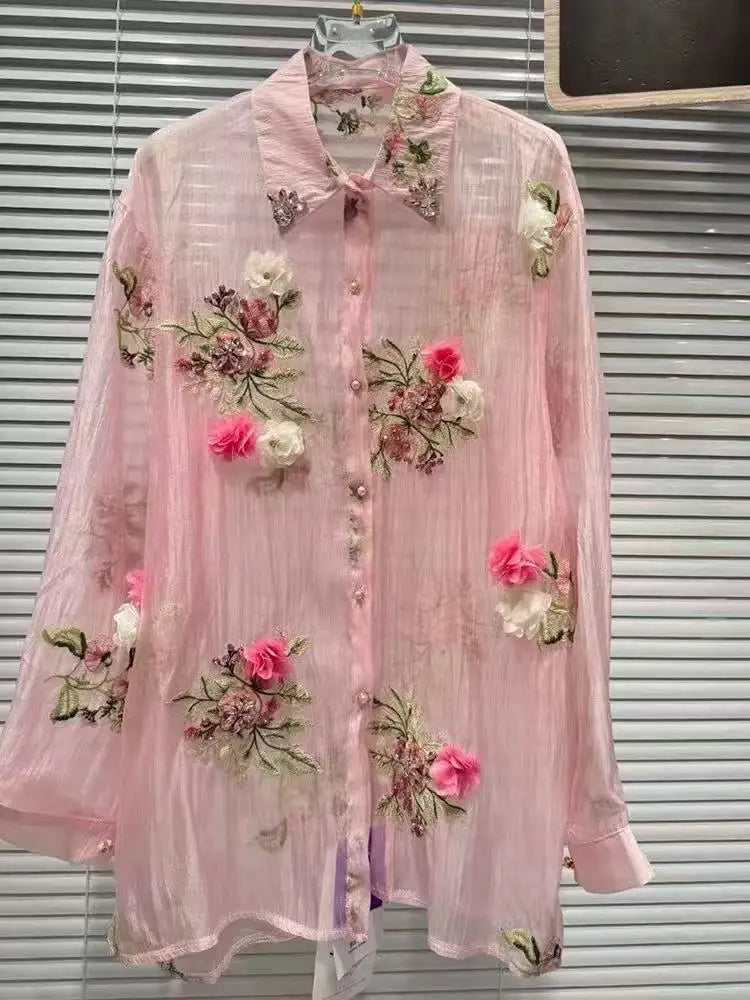 Camisa com Bordado de Flores e Brilhos – Leveza e Charme