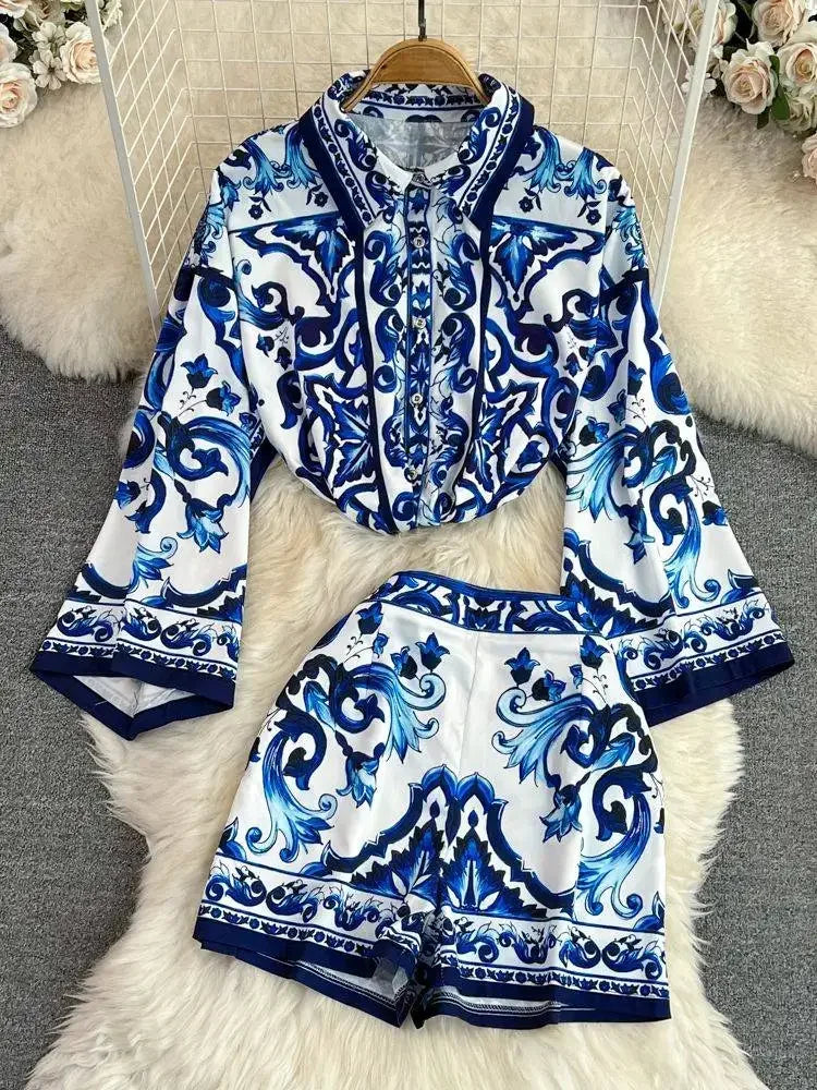 Conjunto Fashion Primavera - Camisa e Shorts com Estampa de Porcelana Azul e Branca