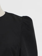 Blusa Minimalista com Plumas – Estilo e Sofisticação