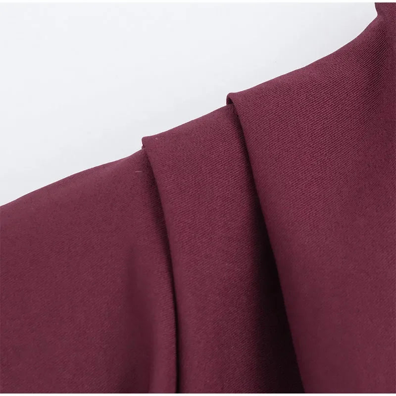 Regata Elegante com Ombreiras e Gola Redonda – Look Sofisticado