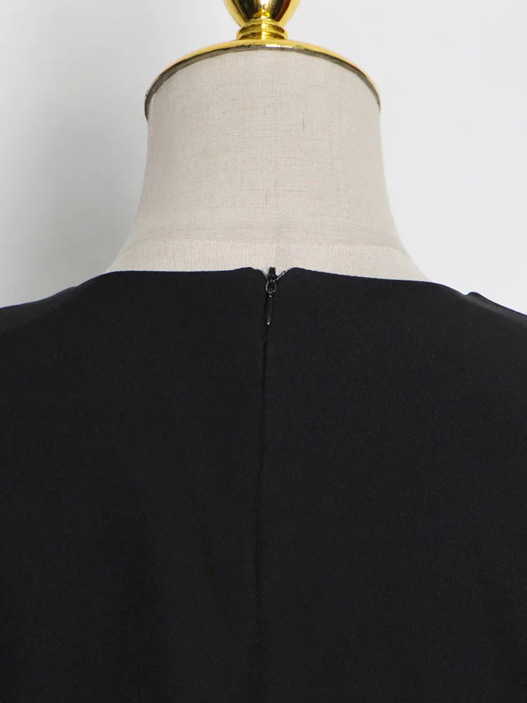 Blusa Minimalista com Plumas – Estilo e Sofisticação