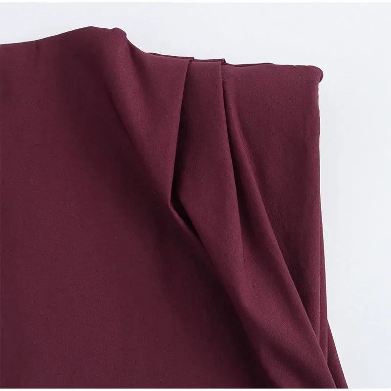 Regata Elegante com Ombreiras e Gola Redonda – Look Sofisticado
