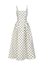 Vestido Longo Plissado com Estampa de Poá, Decote Quadrado e Bolsos Funcionais
