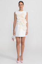 Vestido Curto Alfaiataria com Aplicações Florais em 3D – Exclusividade e Arte