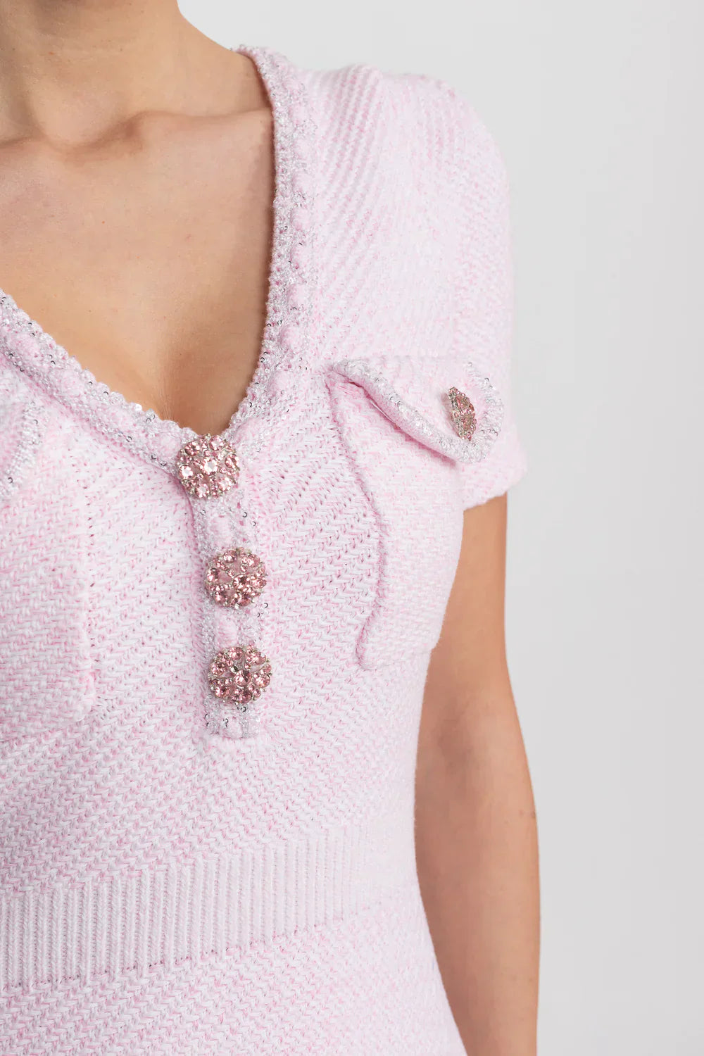 Vestido Trico com Acabamento em Pedraria e Modelagem Evasê